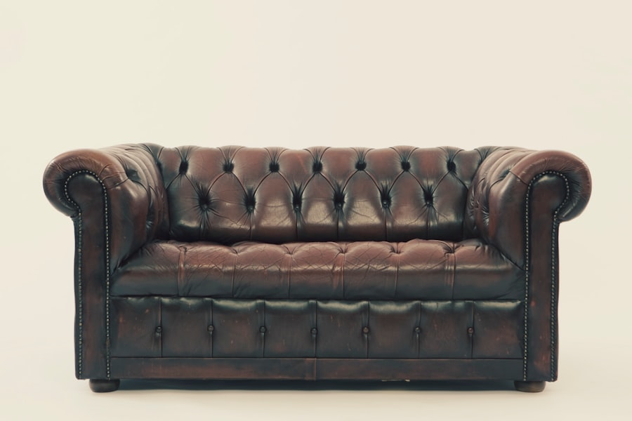 Photo cleaning sofa leather